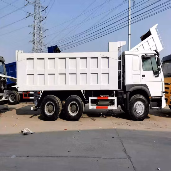 Buone condizioni Sinotruk WHOO Usato 6*4 e 8*4 371HP